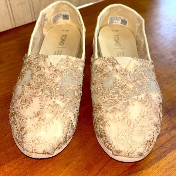 Toms Womens Alpargatas Rose Gold Metallic Hibiscus Floral Lace Size 7.5 … - Picture 2 of 15